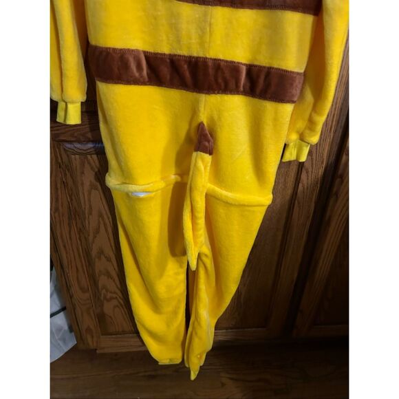 Pokemon 1 piece Pajamas Adult Large buttons footed hooded yellow - Picture 3 of 9